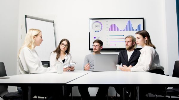 Comment les agences IA maximisent votre productivité en 2026